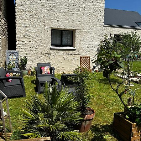 Gite Du Chat Roux La Chapelle-Saint-Martin-en-Plaine Exterior photo